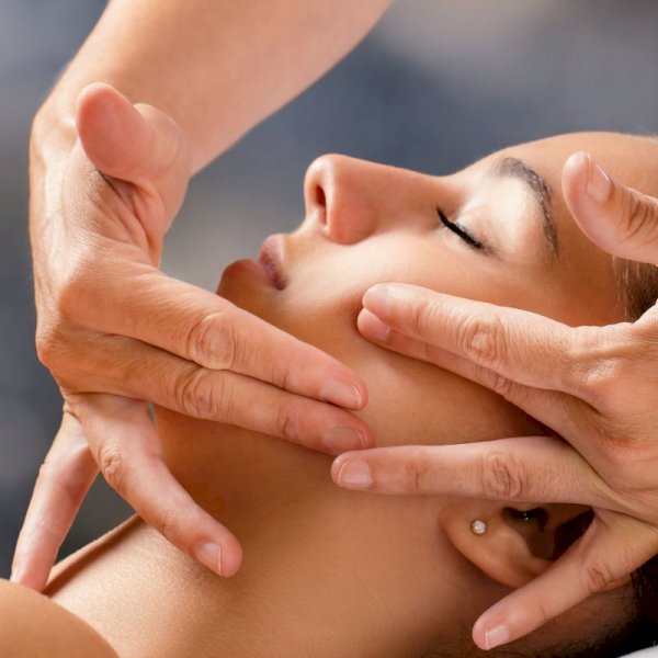 Hollywood Lifting Massage